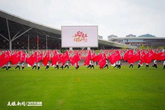 上半场聚勒极限门线解围，破坏姆巴佩单刀球，巴尔科拉中柱，穆阿尼错失单刀球机会，两队暂0-0战平；下半场阿德耶米破门，扎伊尔-埃梅里扳平，姆巴佩进球但越位在先，最终巴黎1-1战平多特，小组第二出线，多特小组第一晋级。